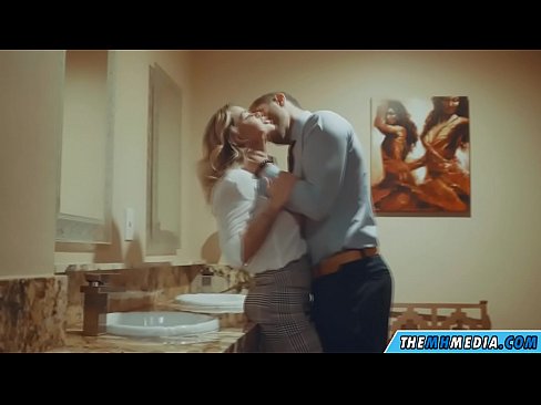 ❤️ Nalika pirang semok seduces sampeyan ing toilet umum Video anal ing jv.kiss-x-max.ru ❌️❤